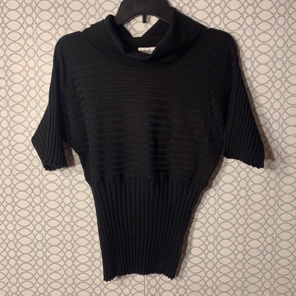 Tops - Picture 2 of 4